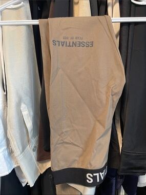 ESSENTIALS leggings BNWT
